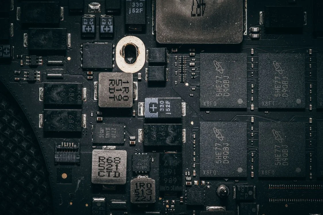 Macro view of a circuit board, representing the architecture behind an AI system that scales high-ticket consulting delivery