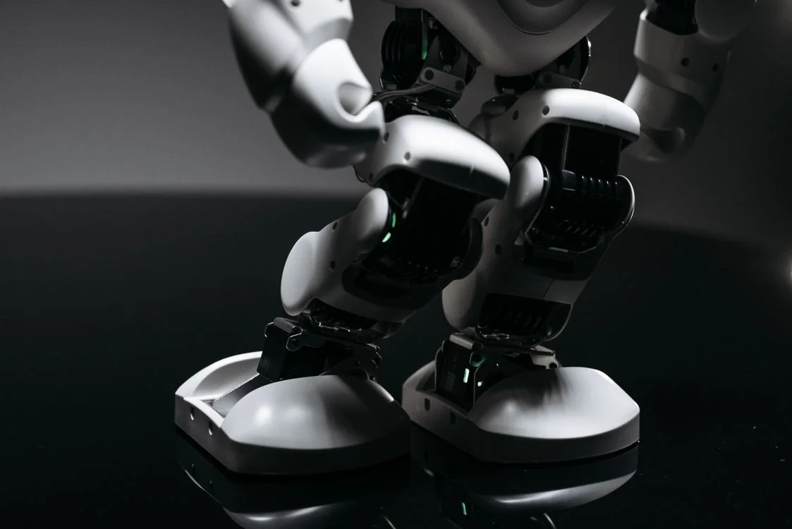 Close-up of a white robot in a studio, representing a centralized IP platform for consultants that applies one methodology across every client
